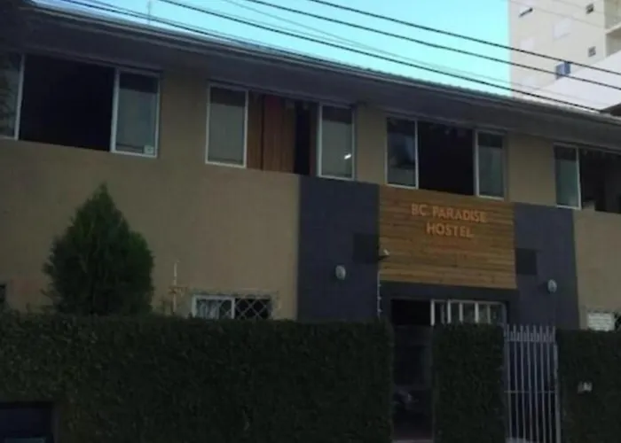 Bc Paradise Hostel & Suites